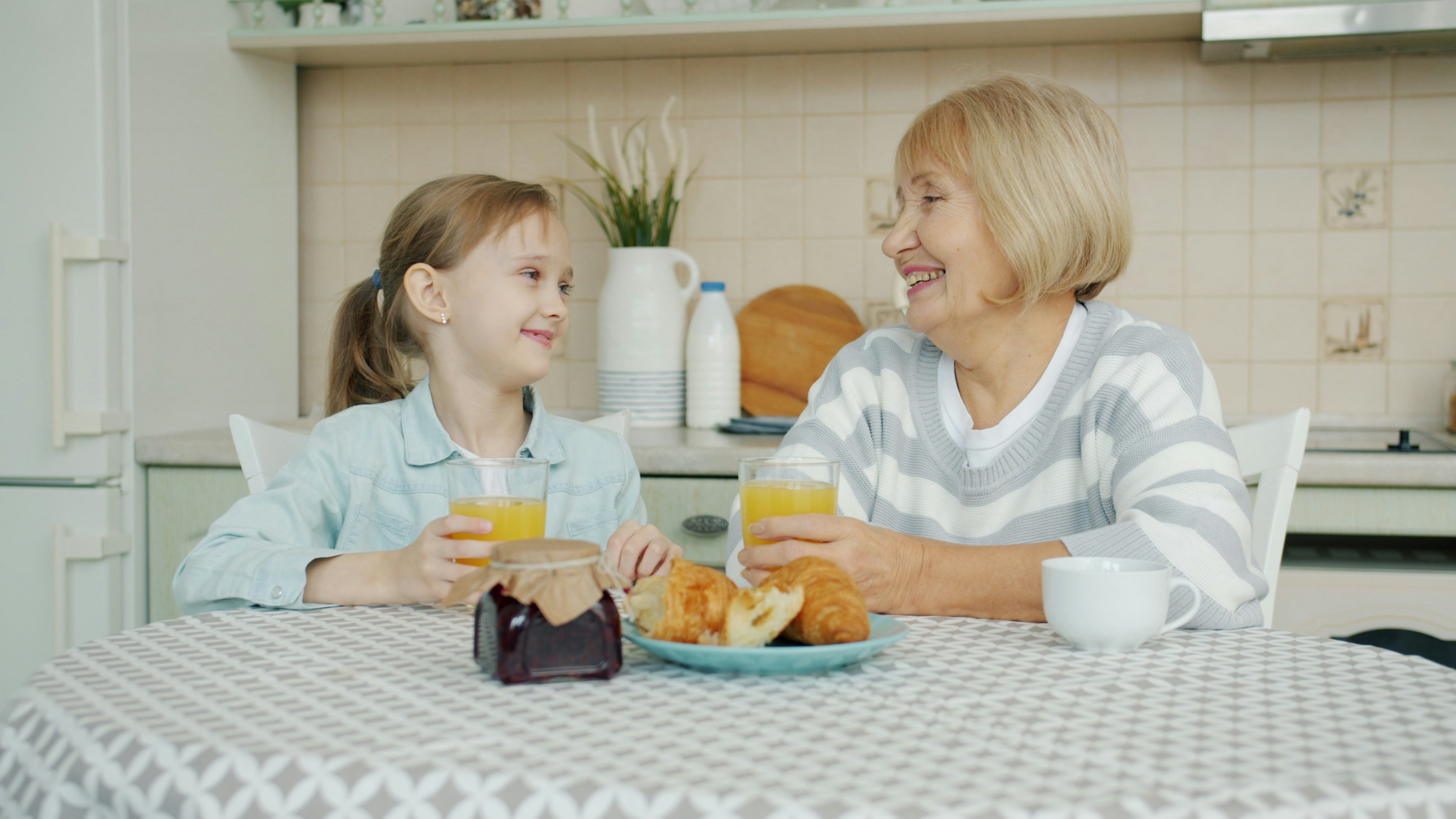 How to Help Aging Parents: Your Practical, Step-by-Step Guide
